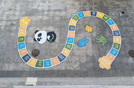 禄劝地面游戏彩绘